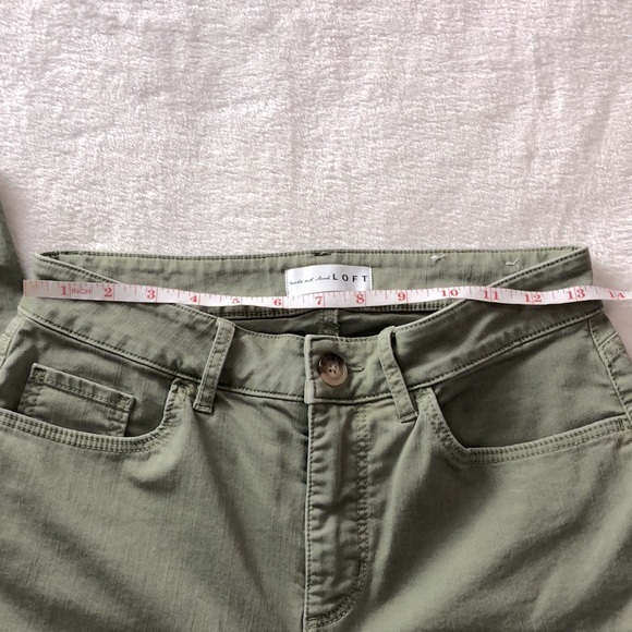 LOFT Curvy High Waist Skinny Crop Jeans with Frayed Hem‎ in Garden Green - Picture 5 of 9